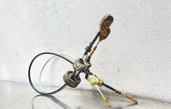 Opel Insignia A Gear shift cable linkage 13110708