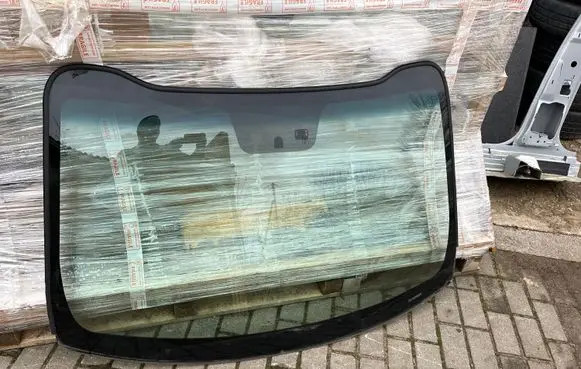KIA Sportage Front windscreen/windshield window 