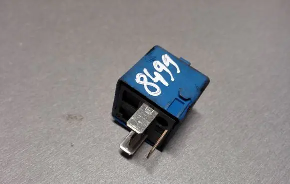 BMW 5 E39 Other relay 61366915327 V23134K59X313