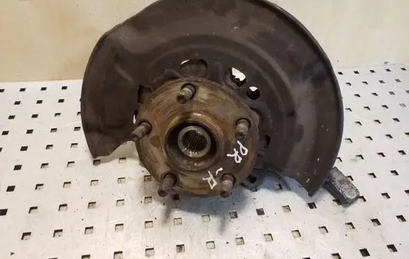 Toyota Auris E180 Front wheel hub