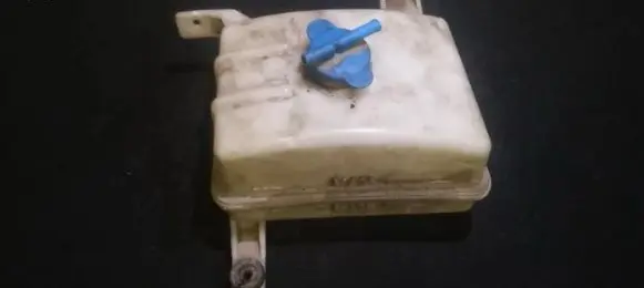 Windshield washer fluid reservoir/tank