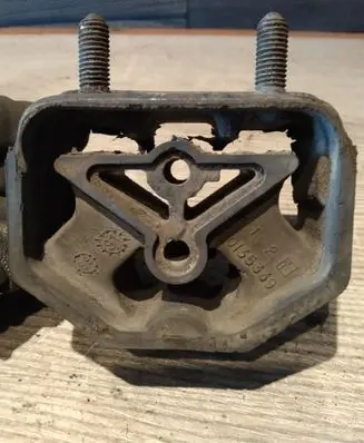 Opel Kadett E Engine mount bracket 90135339