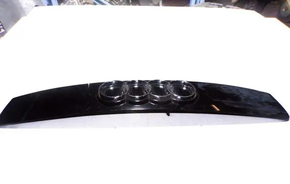 Audi A2 Front bumper upper radiator grill 8Z0853631