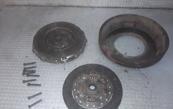 Volkswagen Golf IV Clutch set kit 027105273D