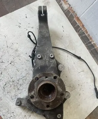 BMW 6 F06 Gran coupe Front wheel hub