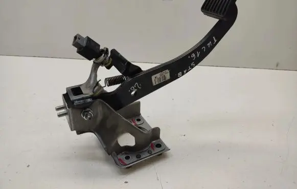 Hyundai Tucson TL Brake pedal 32800D3900 938133S800