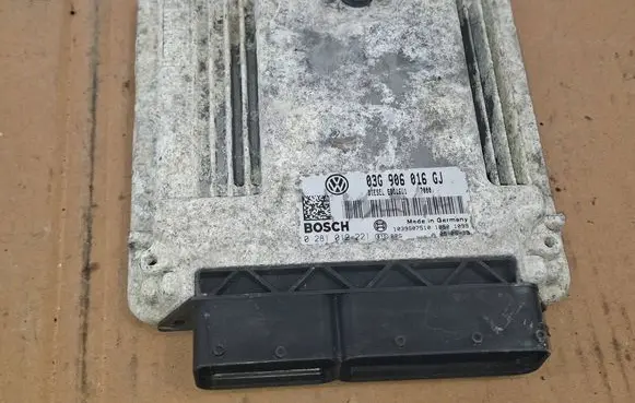 Volkswagen Golf V Engine control unit/module 03G906016GJ 1039S07510 0281012221