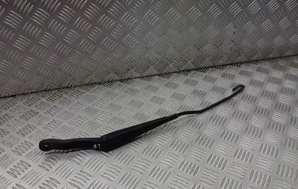 Peugeot 206+ Front wiper blade arm