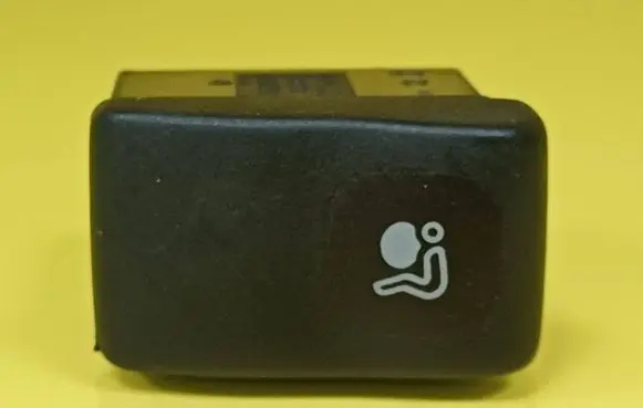 Passenger airbag on/off switch