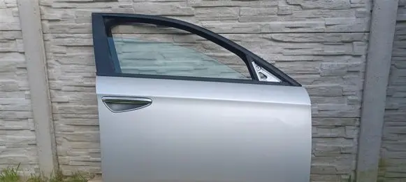 Alfa Romeo 159 Front door