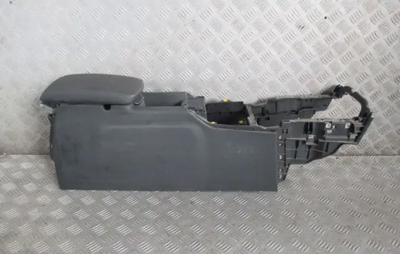 Citroen C4 II Center console