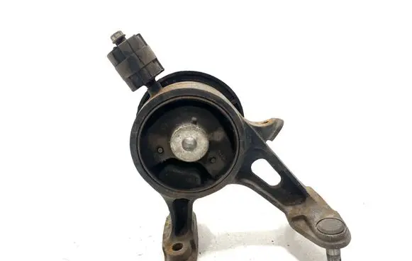 Toyota Avensis T270 Engine mount bracket 0R020