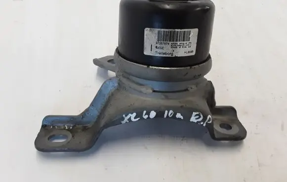 Volvo XC60 Engine mount bracket