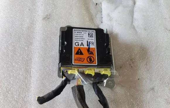 Nissan Leaf II (ZE1) Airbag control unit/module 988205SH0B 0285014170 ZESSH21Y190267