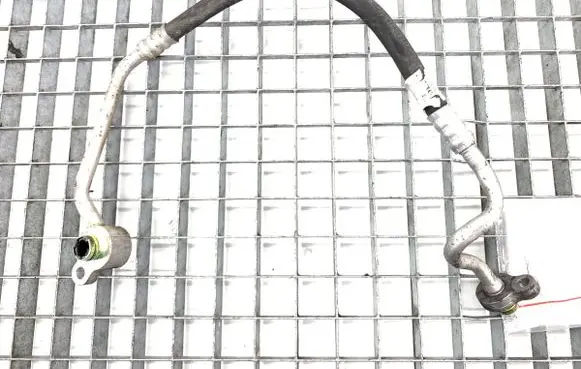 Volvo V40 Air conditioning (A/C) pipe/hose 