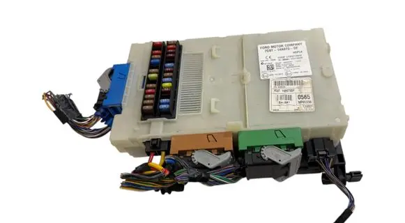 Ford Mondeo MK IV Fuse module 7G9T14A073DF LTQF01125TP 28233297