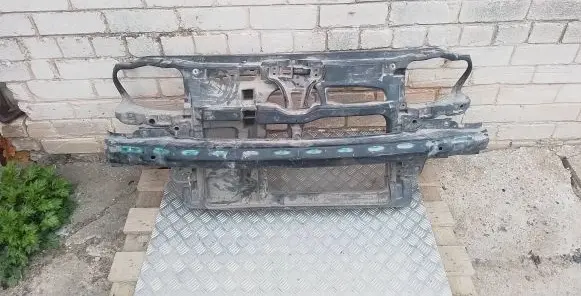 Volkswagen Golf IV Radiator support slam panel