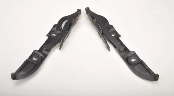 BMW M3 Tailgate hinge 41628222715