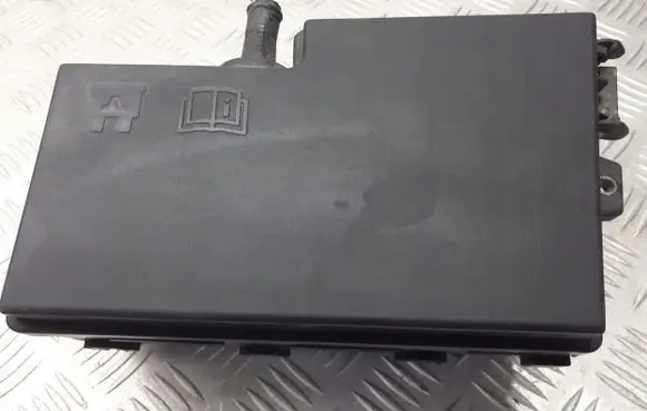 Volvo V50 Fuse box set 8688040