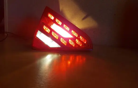 Audi A5 8T 8F Tailgate rear/tail lights 8T0945093A