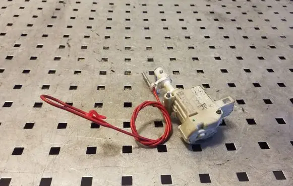 Fuel tank cap lock motor