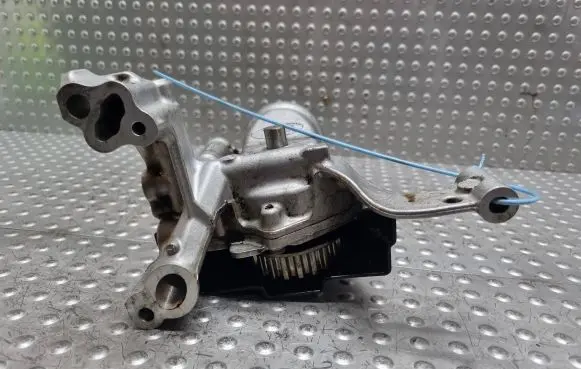 Ford Focus Oil pump CM5G-6600-DC