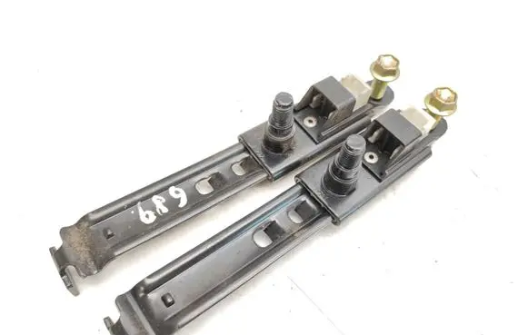 Toyota Avensis T250 Seat belt adjustment rail F4075