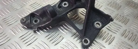 Mazda 3 I Engine mounting bracket