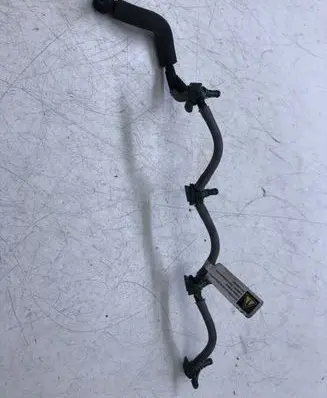 Citroen DS3 Fuel injector supply line/pipe 