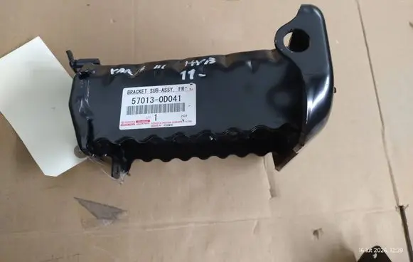 Toyota Yaris Front bumper shock/impact absorber 570130D041
