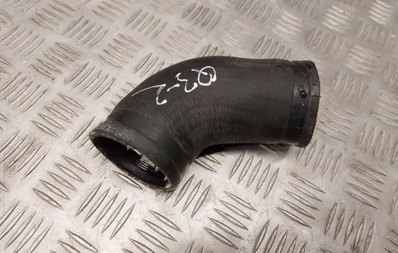 Audi Q3 F3 Intercooler hose/pipe 5N0145833A