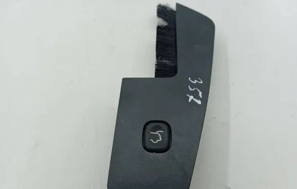 Chrysler Voyager Tailgate/boot open switch button 