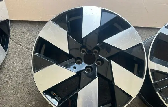 Volvo XC40 R20 alloy rim 