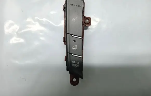 Hyundai i30 Seat control switch 93300-G4330