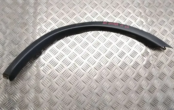 Mitsubishi Outlander Rear arch trim 7407A303