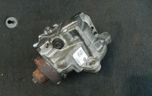 BMW 5 F10 F11 Fuel injection high pressure pump 7810696
