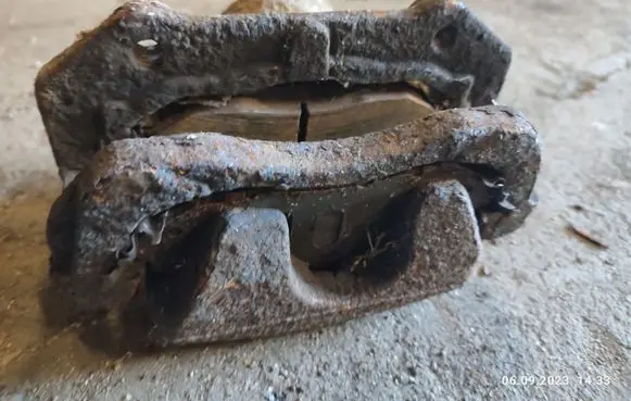 Suzuki Grand Vitara II Front brake caliper