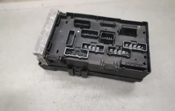Chrysler Voyager Fuse module 04727080AC 04727558AC