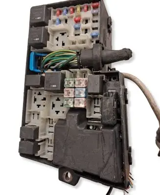Ford Focus Fuse module 8688039