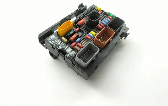 Citroen C4 Grand Picasso Fuse module 9664705980