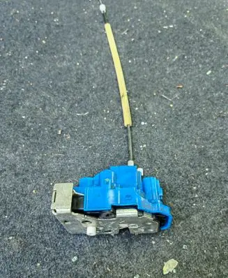 Fiat 500L Rear door lock