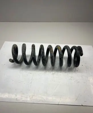 Toyota Hilux VIII Front coil spring 