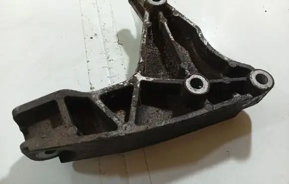 Opel Astra H Engine mounting bracket 13125625
