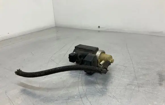 BMW 5 E60 E61 Turbo solenoid valve 7595374