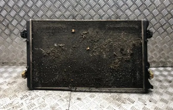Volkswagen Golf IV Coolant radiator 1J0121253AD
