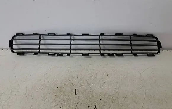 Toyota Avensis T250 Front bumper lower grill 