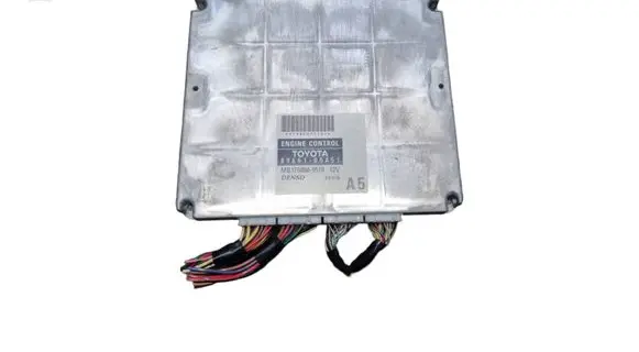 Toyota Avensis T250 Engine control unit/module 8966105A51 MB1758009510