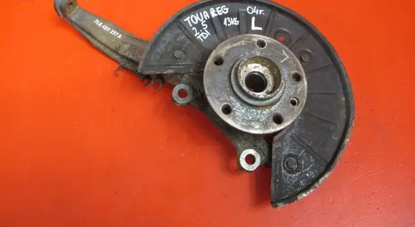 Volkswagen Touareg I Front wheel hub spindle knuckle 7L6407257A