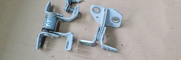 Chrysler Pacifica Front door upper hinge 1120038