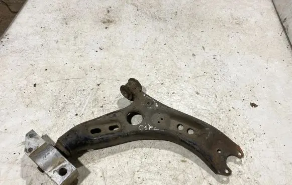 Volkswagen Golf VI Front lower control arm/wishbone